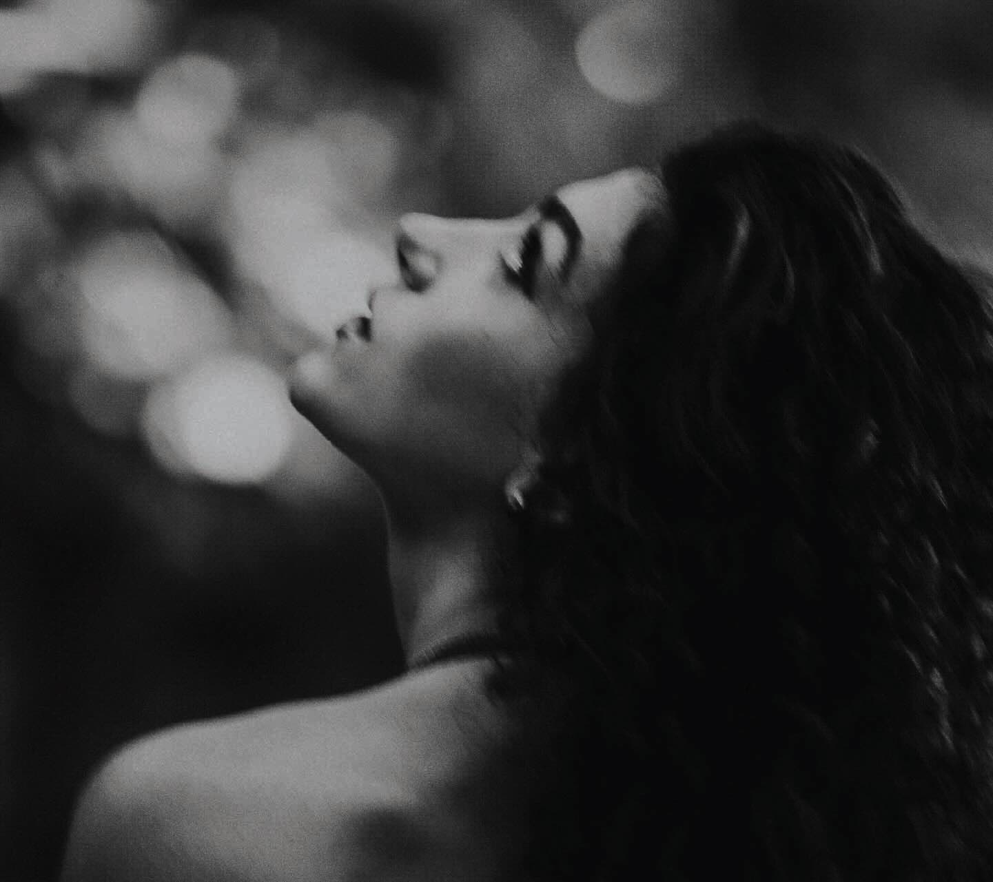 Caroline Romano, "Born to want more", single cover art: Carolina's profile shot, black and white