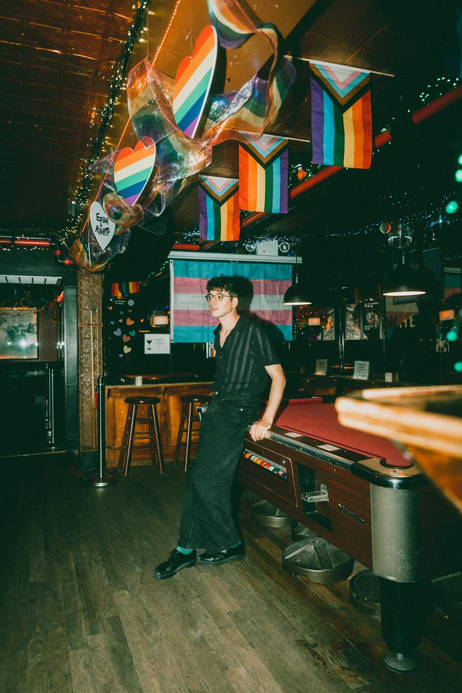 Из своего времени самосознания и принятия себя как гея, лидер Джелле Дентурк создал интимный и красивый дебютный альбом, который выйдет 29 августа.