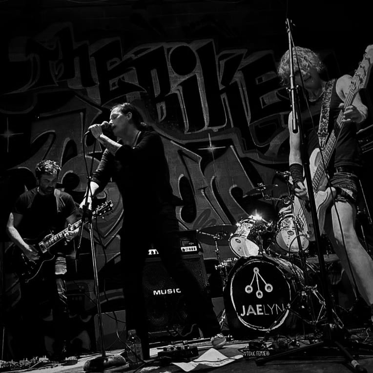 Jaelyn tampil di panggung, press kit Agustus 2025