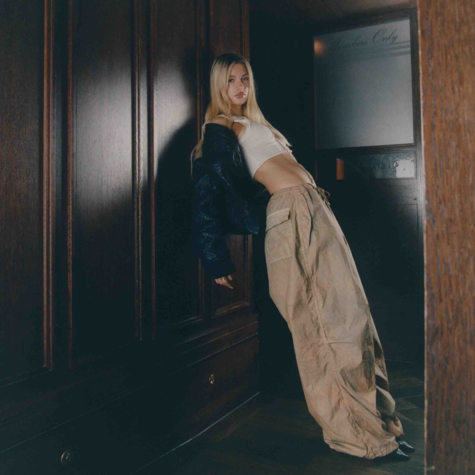 مولا جونز، "Members Only" واحد سرورق آرٹ