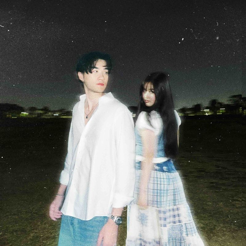 لورابائے، اسٹیفنی پوئٹری،'لائیو ود اٹ'سنگل کور آرٹ